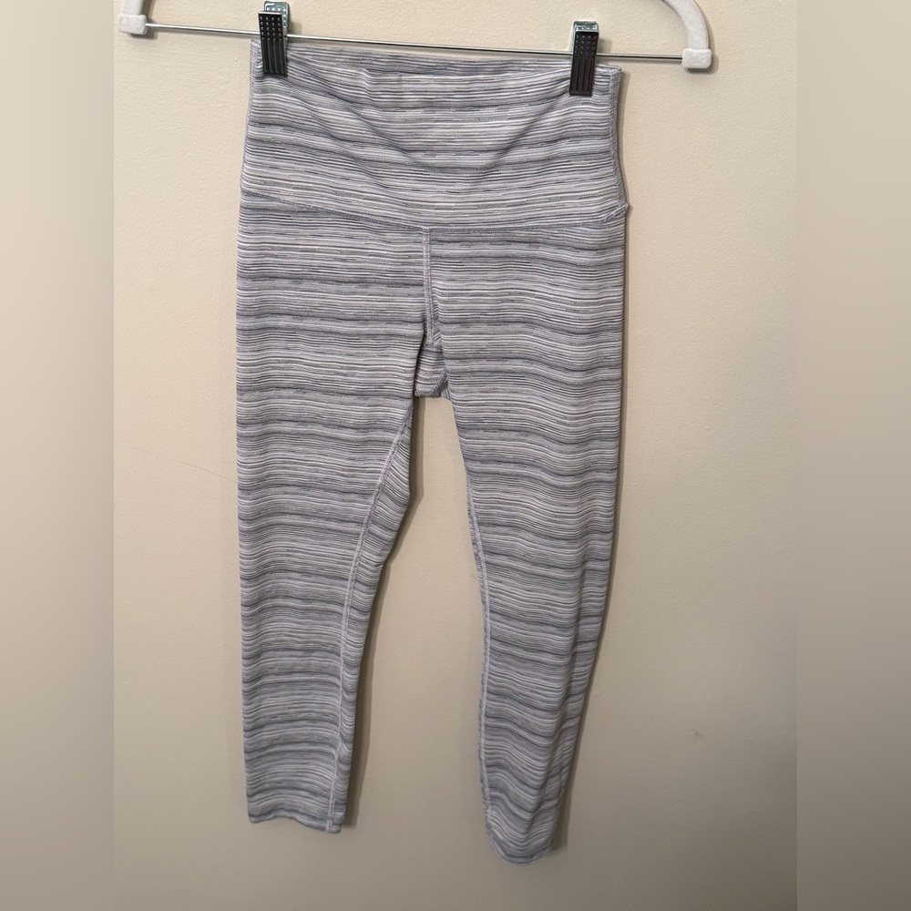 299. Lululemon Wunder Under HR 25” Inseam In Size 4
